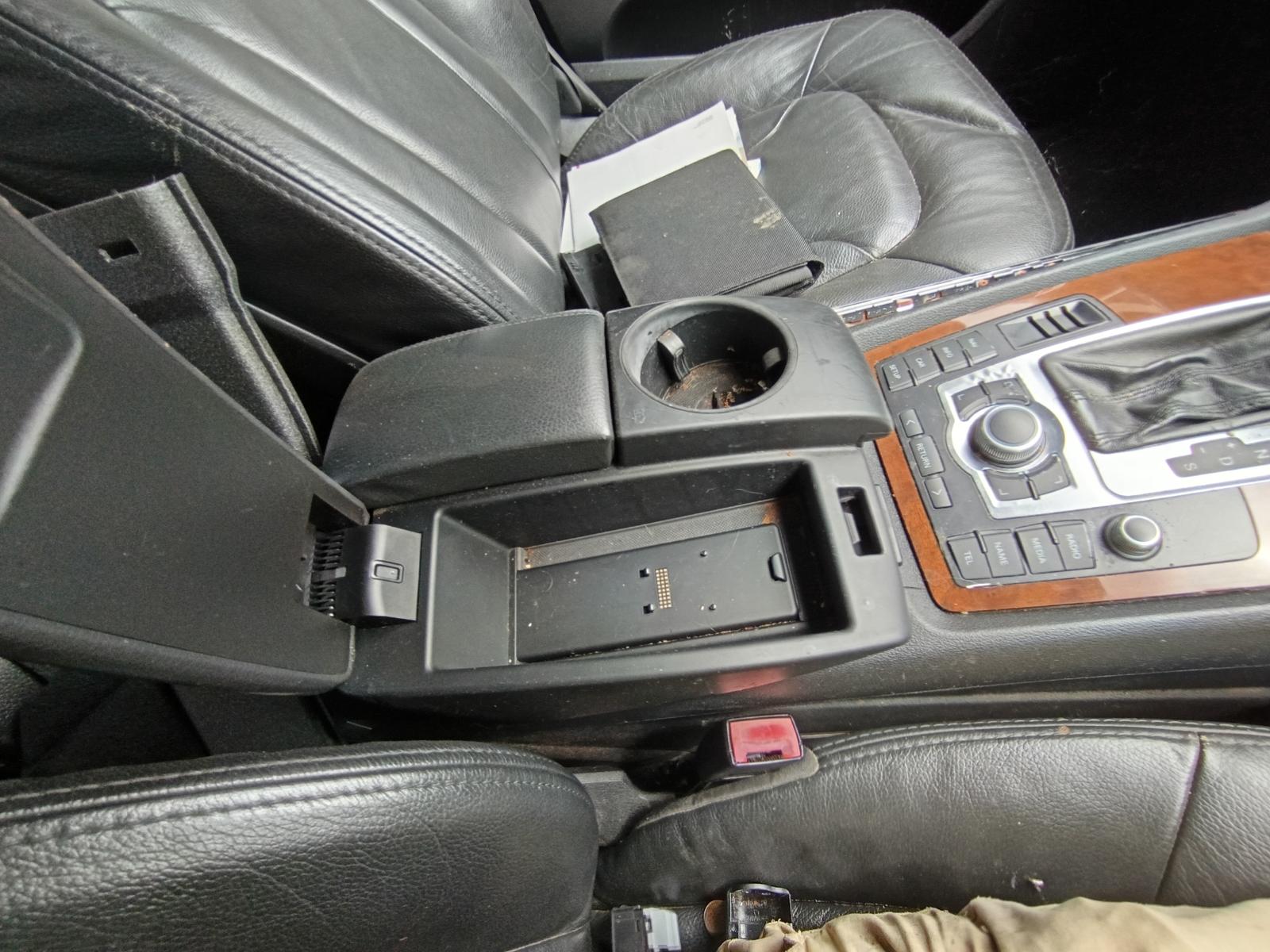 View AUDI Q7 2008 5_DOOR Station Wagon Breaking