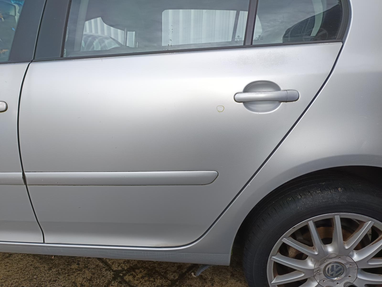 View VOLKSWAGEN GOLF 2007 5_DOOR Hatchback Breaking