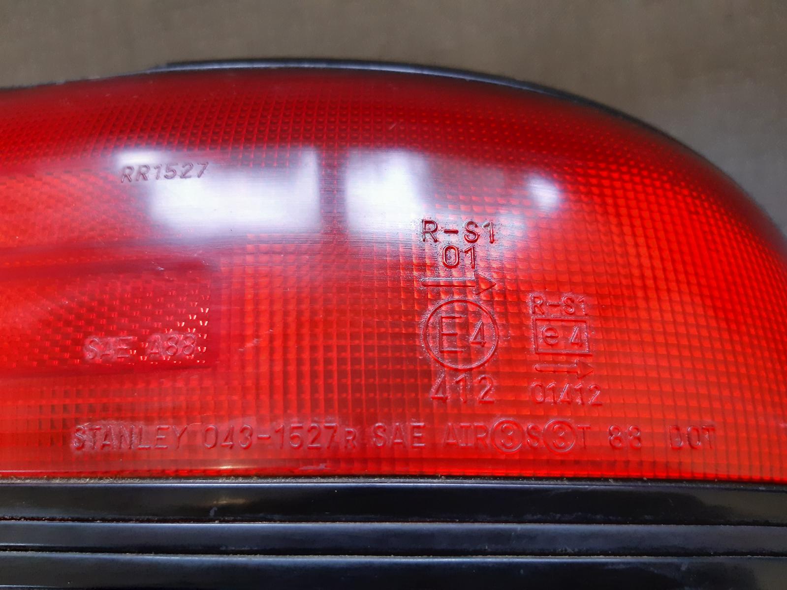1995 MITSUBISHI MAGNA Right Taillight Contact us for Photo