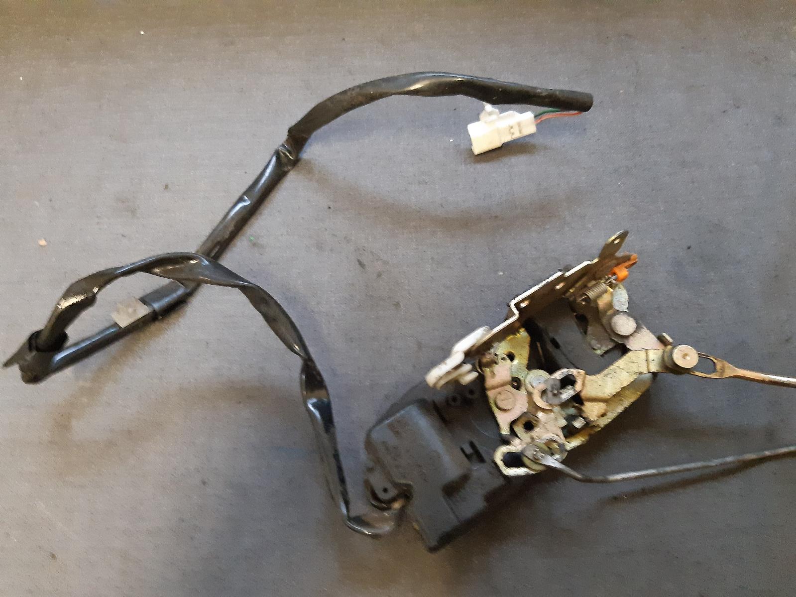 View Auto part Door/Boot/Gate Lock TOYOTA LEVIN 1995