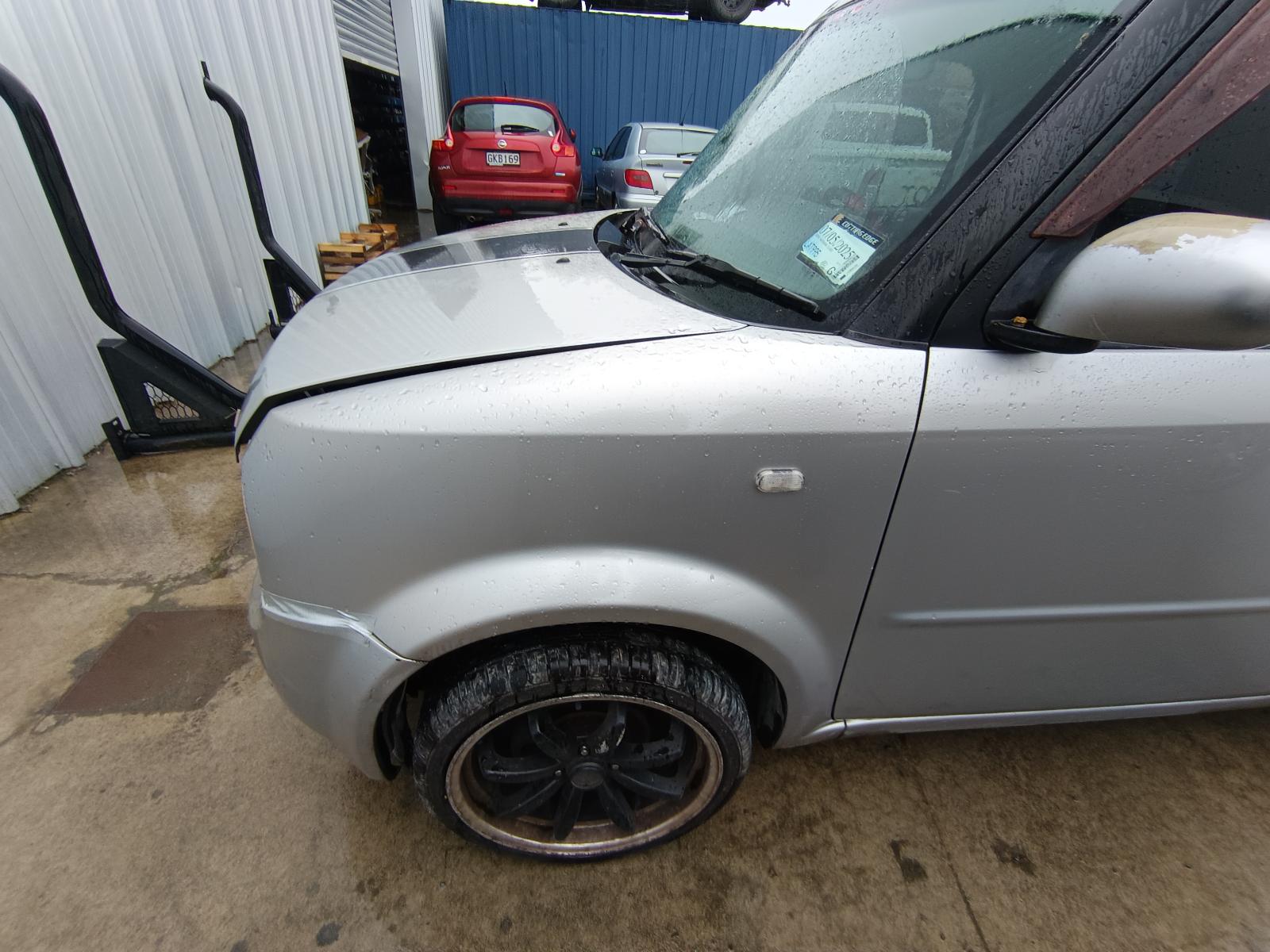 View NISSAN CUBE 2004 5_DOOR Station Wagon Breaking