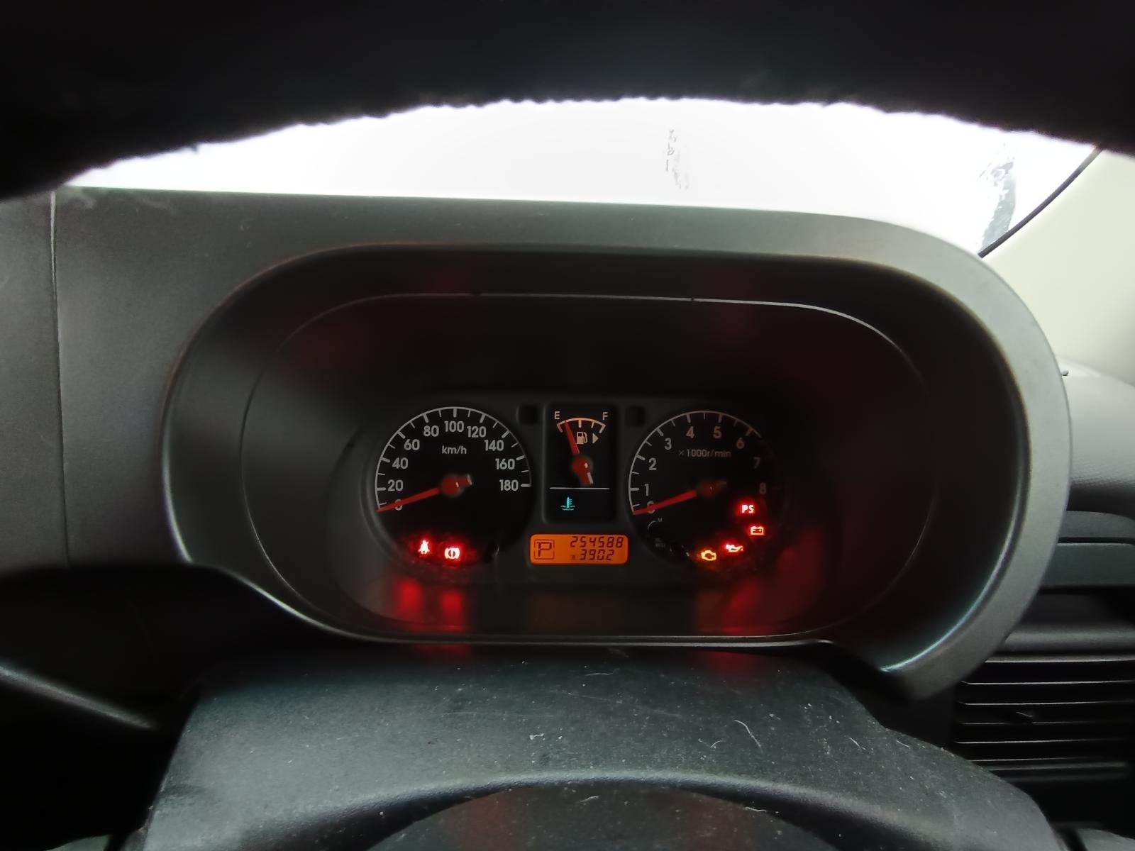 View NISSAN CUBE 2004 5_DOOR Station Wagon Breaking