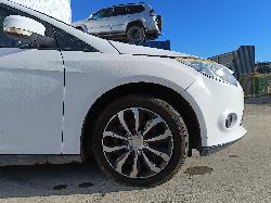 View FORD FOCUS 2012 5_DOOR Hatchback Breaking