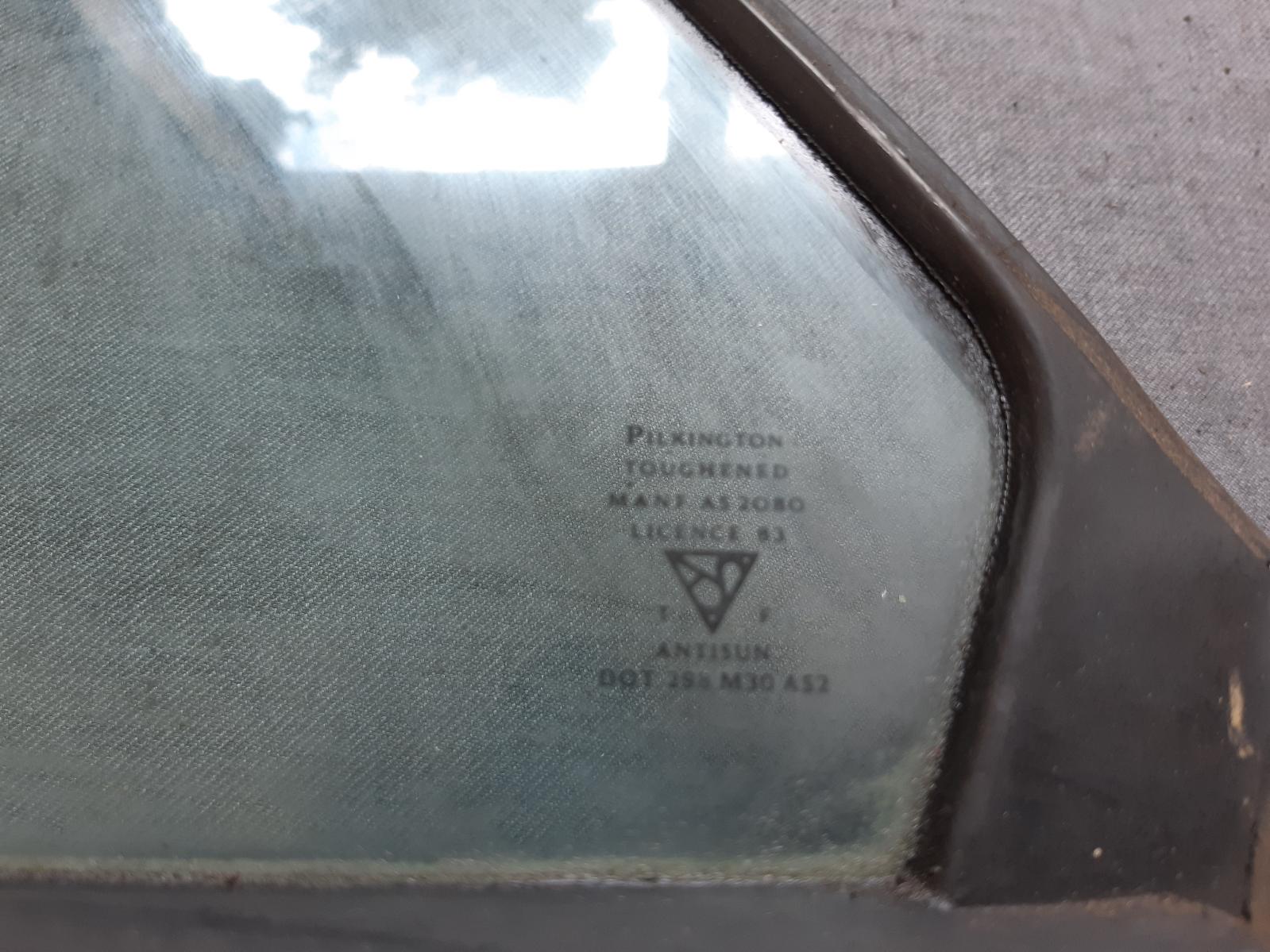 1990 NISSAN BLUEBIRD Left Rear 1/4 Door Glass Contact us for Photo