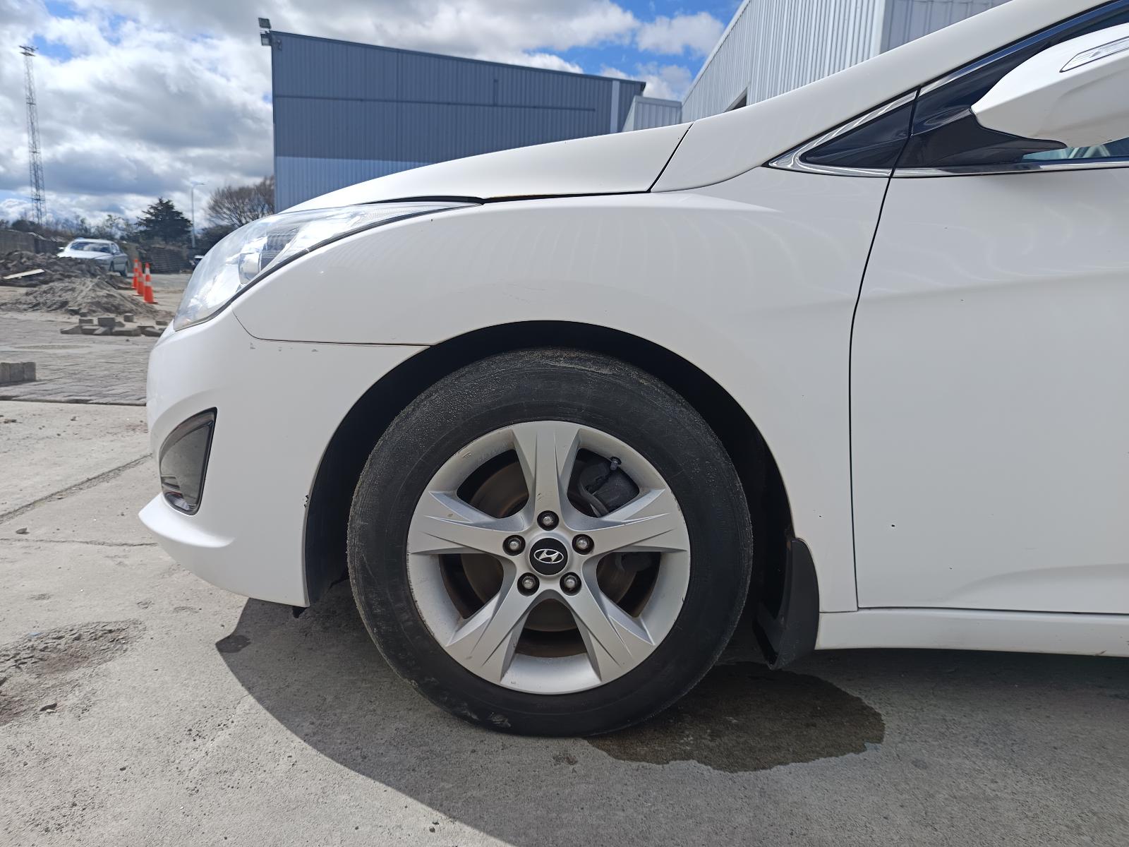 View HYUNDAI I40 2013 5_DOOR Station Wagon Breaking