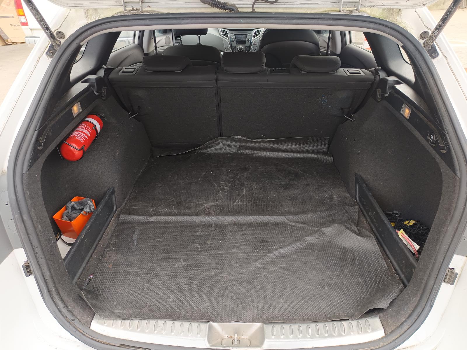 View HYUNDAI I40 2013 5_DOOR Station Wagon Breaking