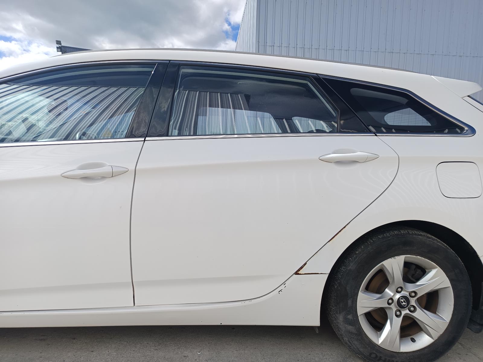 View HYUNDAI I40 2013 5_DOOR Station Wagon Breaking