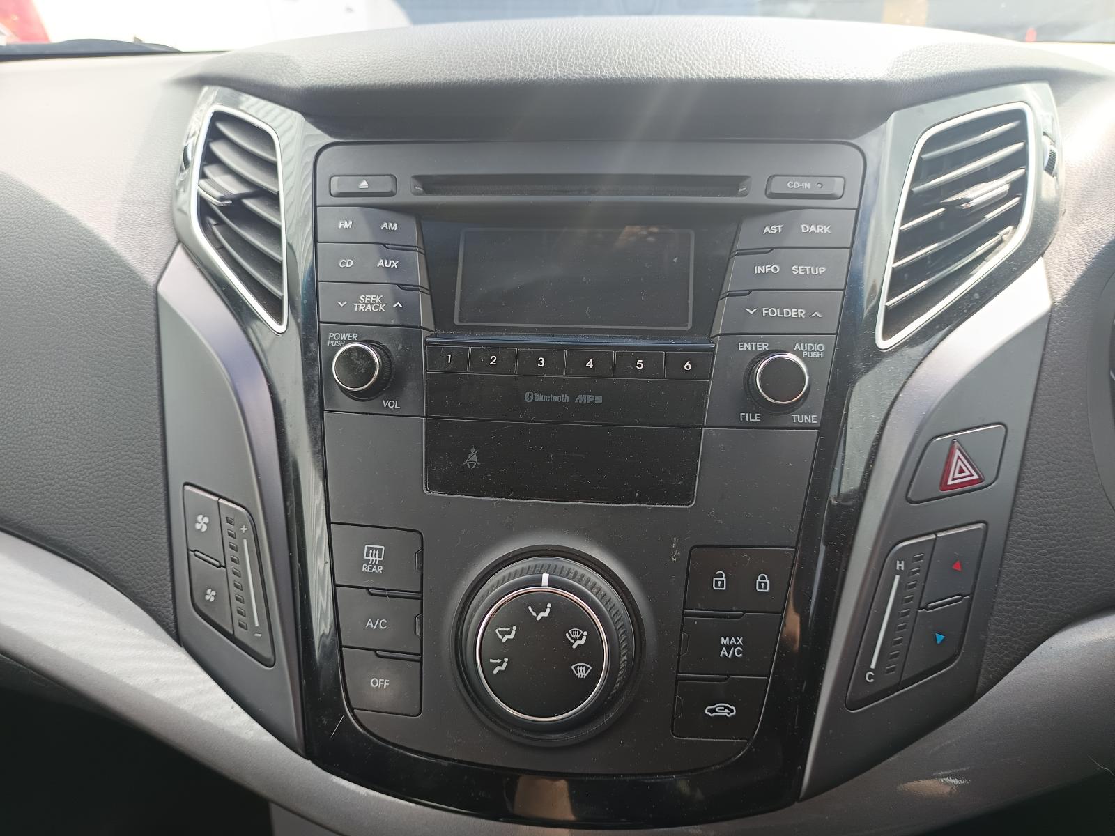 View HYUNDAI I40 2013 5_DOOR Station Wagon Breaking