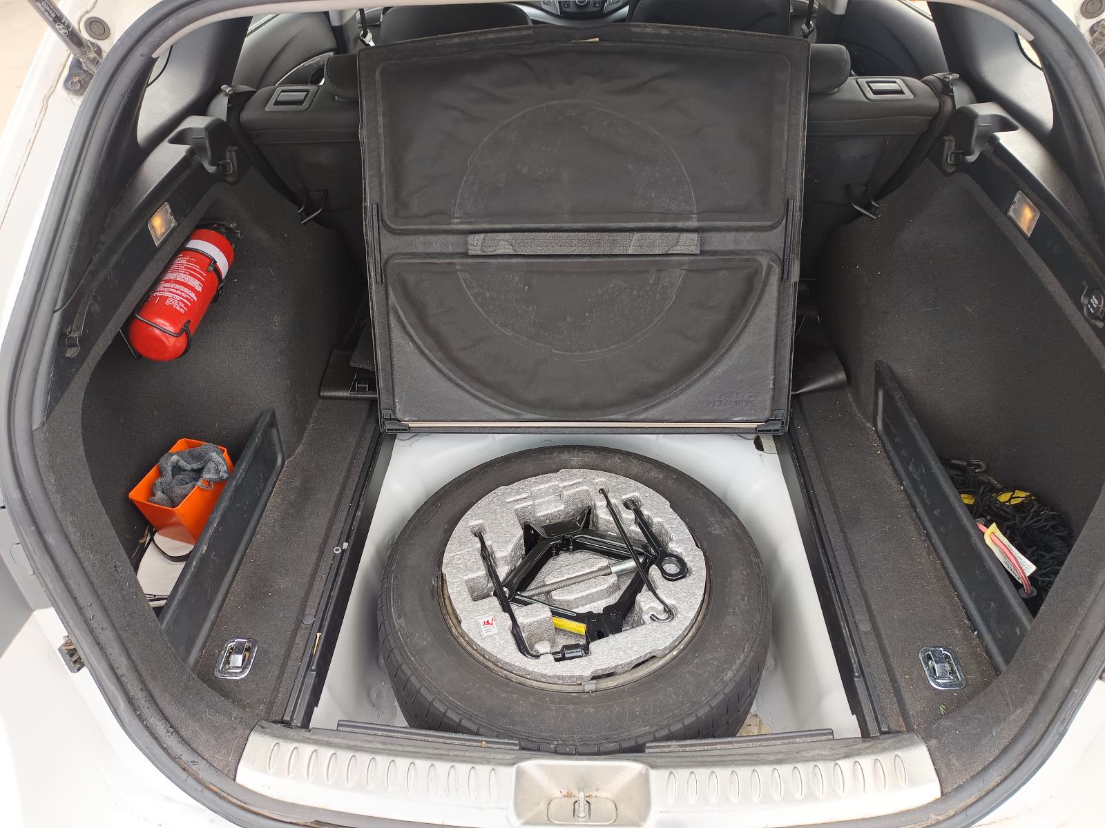 View HYUNDAI I40 2013 5_DOOR Station Wagon Breaking