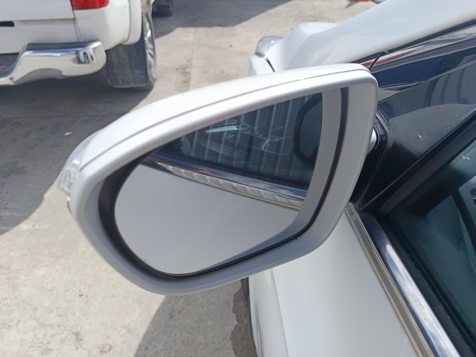 View HYUNDAI I40 2013 5_DOOR Station Wagon Breaking
