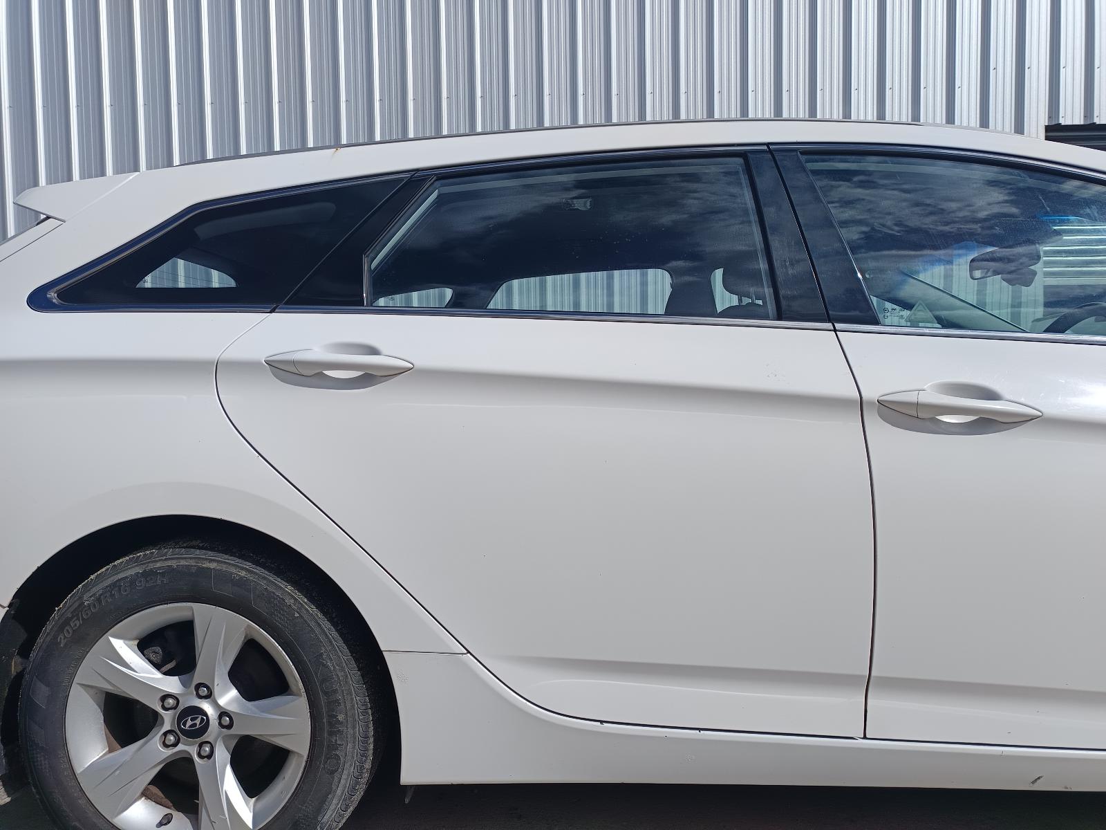 View HYUNDAI I40 2013 5_DOOR Station Wagon Breaking