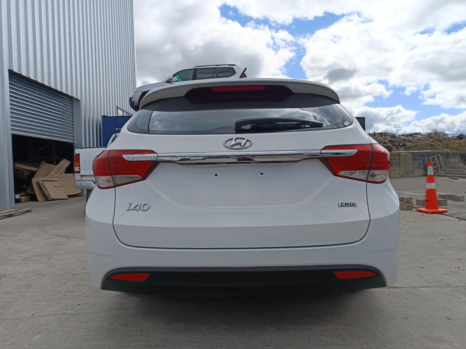 View HYUNDAI I40 2013 5_DOOR Station Wagon Breaking