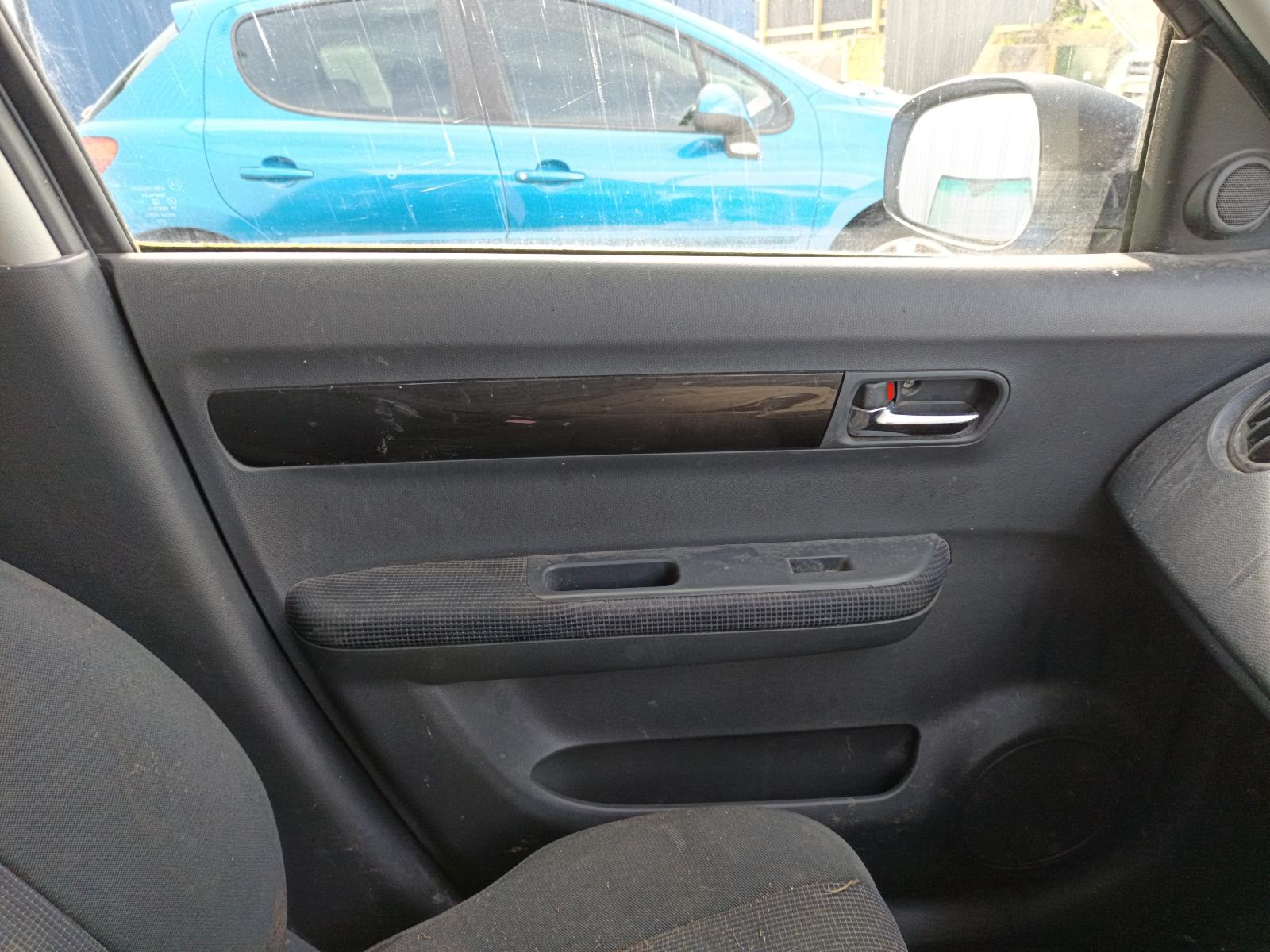 View SUZUKI SWIFT 2005 5_DOOR Hatchback Breaking