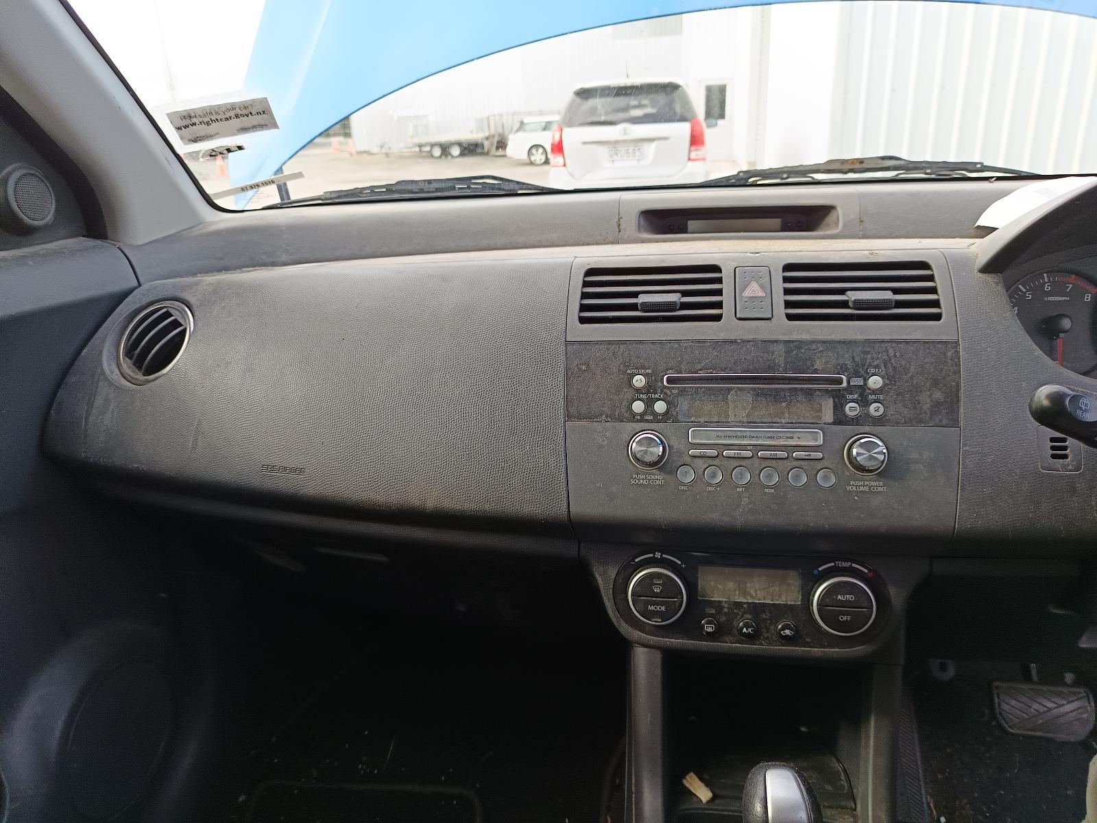 View SUZUKI SWIFT 2005 5_DOOR Hatchback Breaking