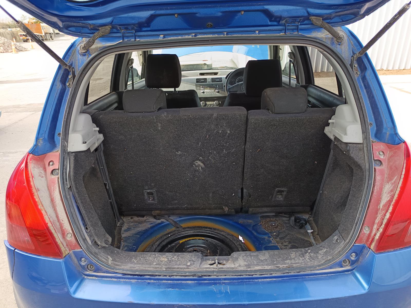 View SUZUKI SWIFT 2005 5_DOOR Hatchback Breaking