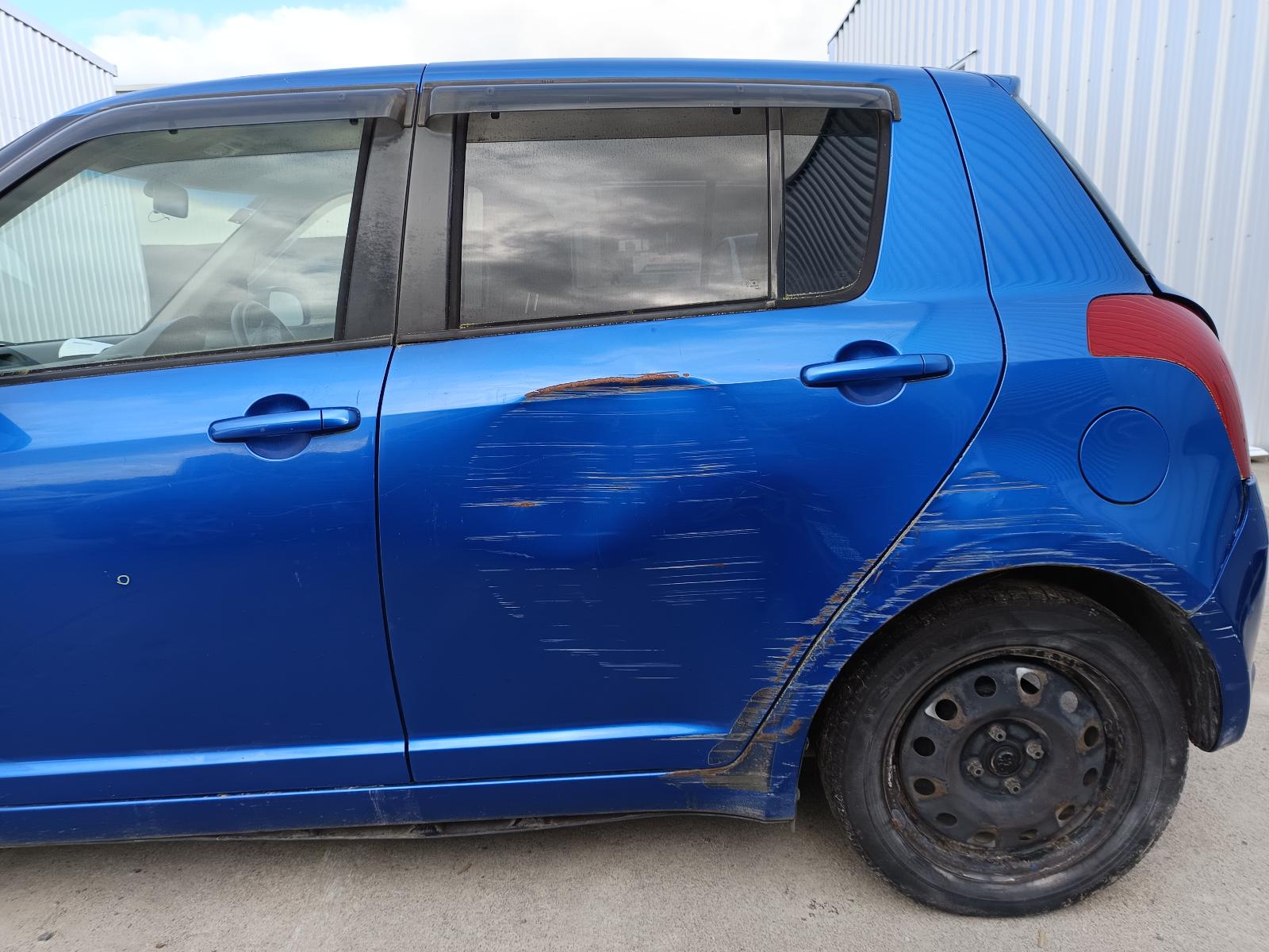 View SUZUKI SWIFT 2005 5_DOOR Hatchback Breaking