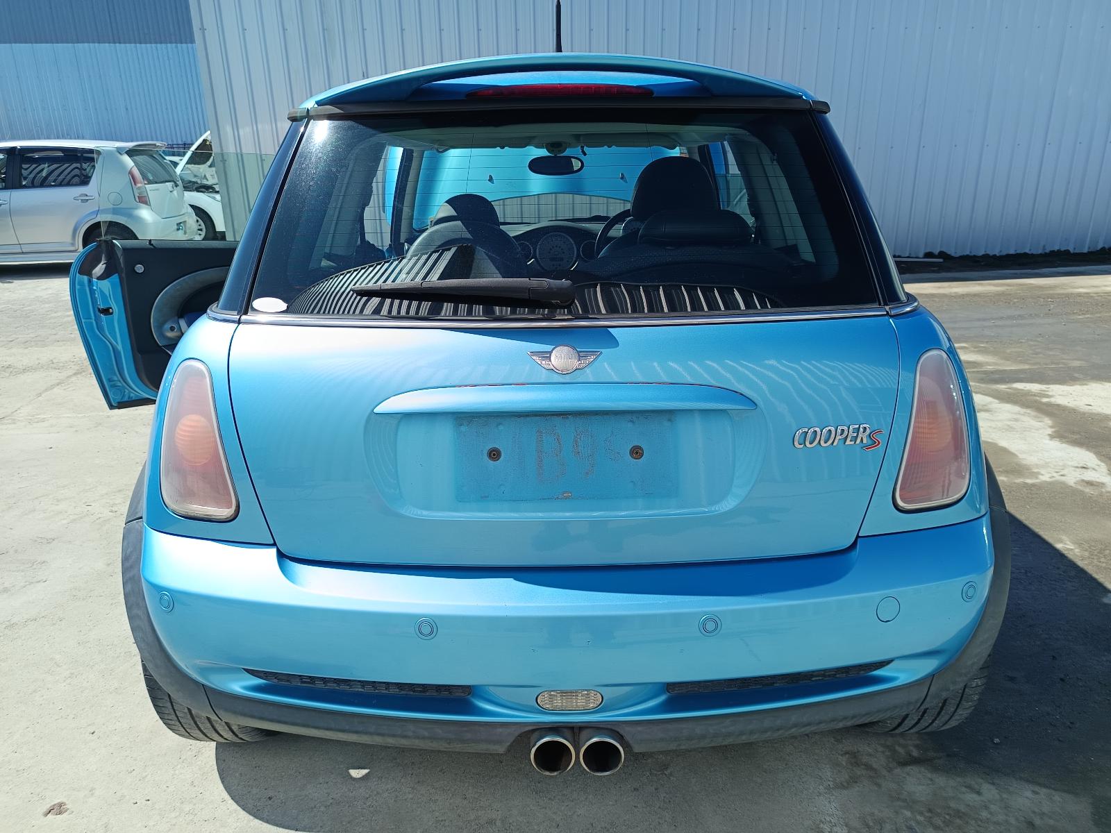 View MINI COOPER 2004 3 Door Hatchback Breaking