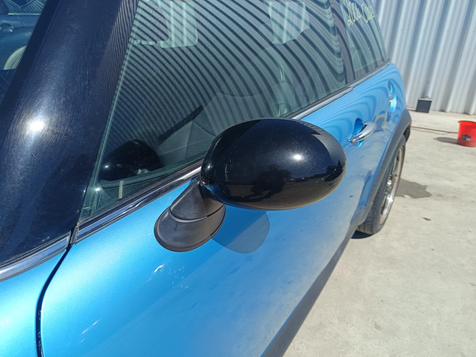 View MINI COOPER 2004 3 Door Hatchback Breaking