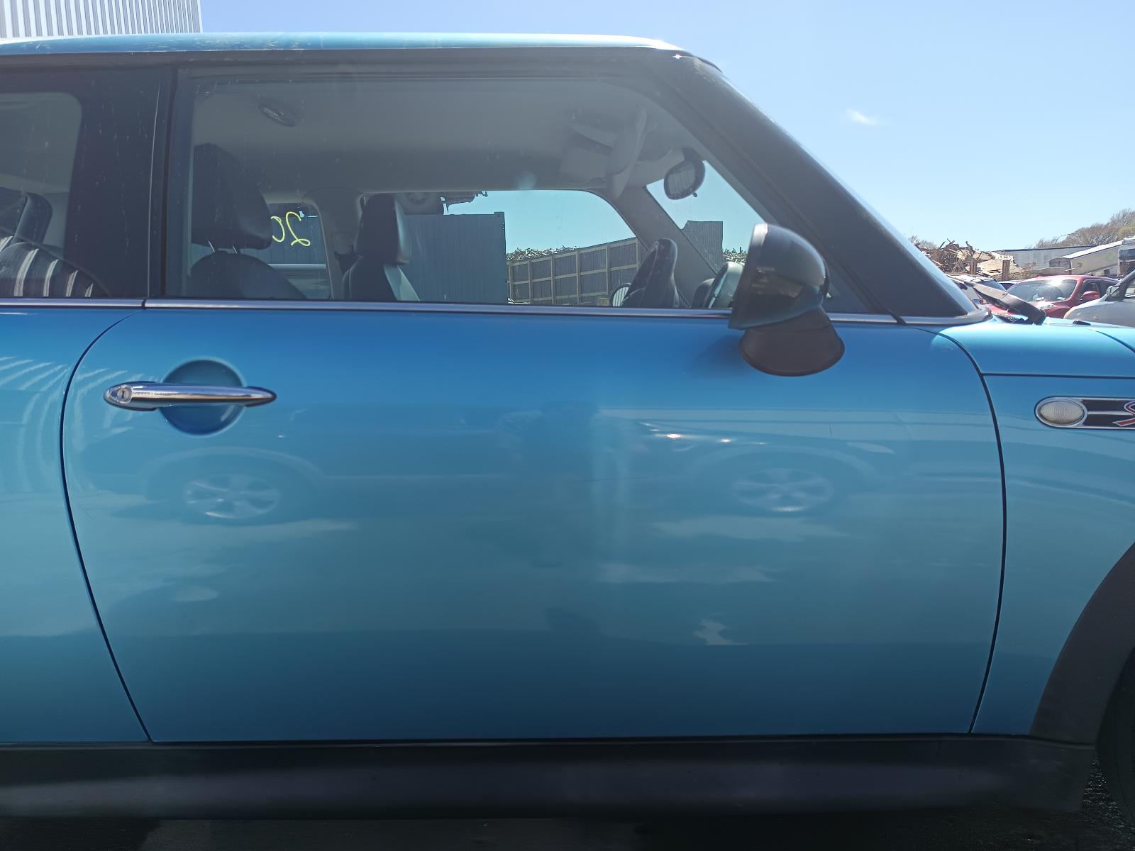 View MINI COOPER 2004 3 Door Hatchback Breaking