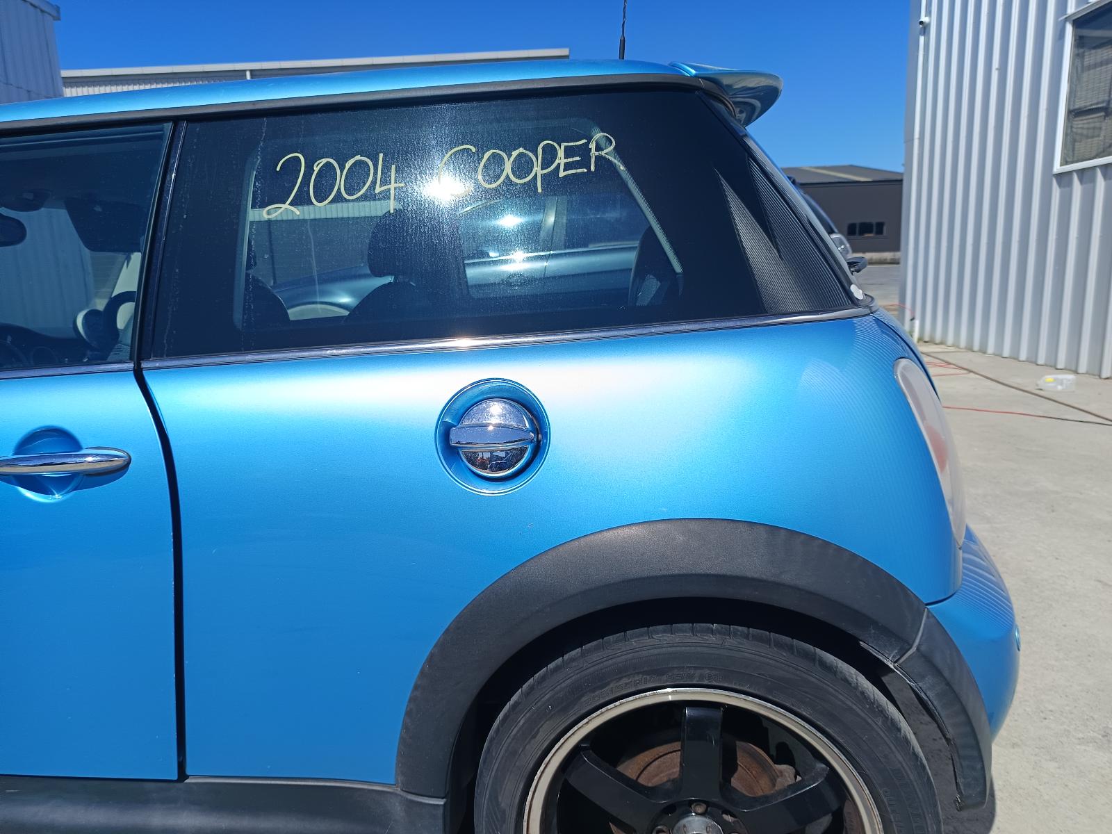 View MINI COOPER 2004 3 Door Hatchback Breaking