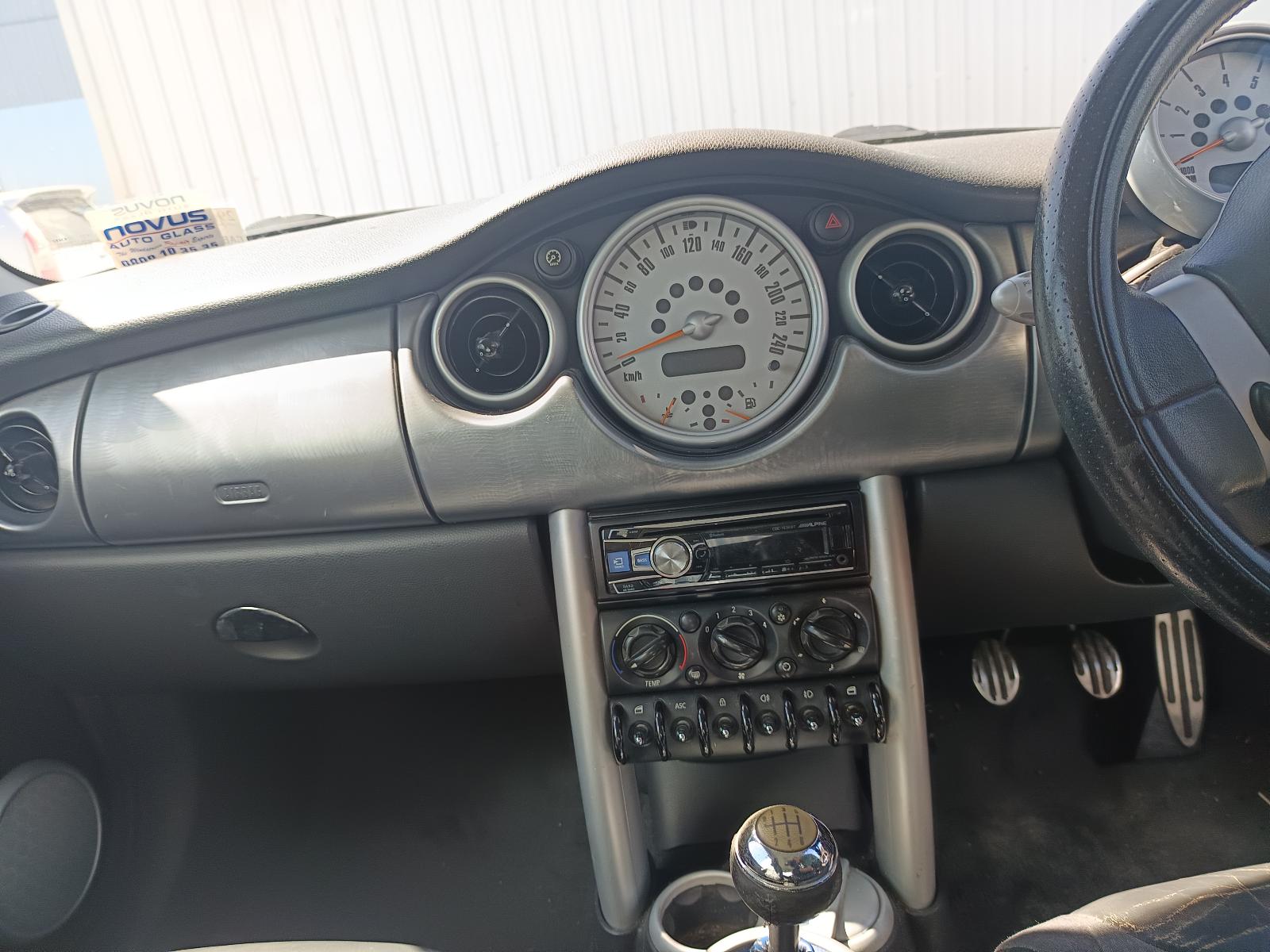 View MINI COOPER 2004 3 Door Hatchback Breaking