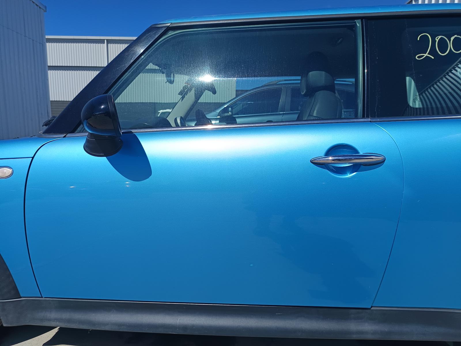 View MINI COOPER 2004 3 Door Hatchback Breaking