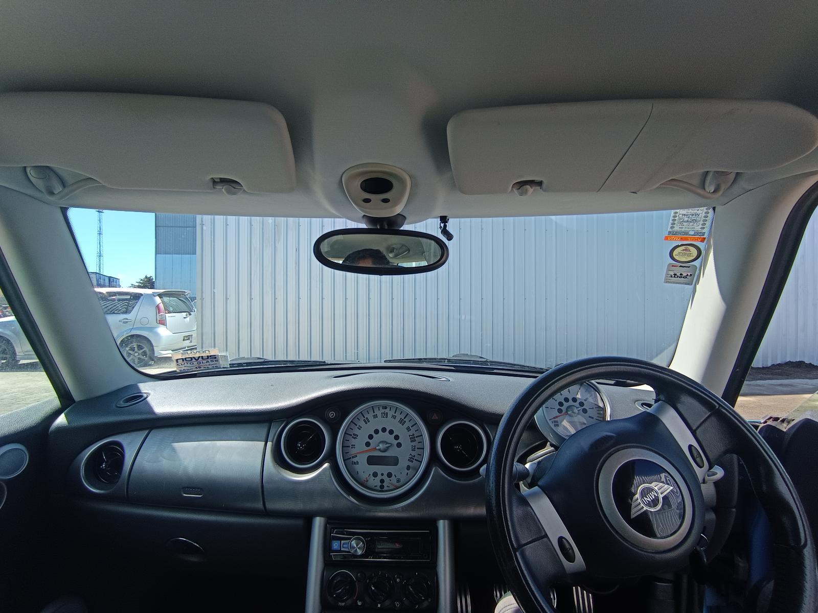View MINI COOPER 2004 3 Door Hatchback Breaking