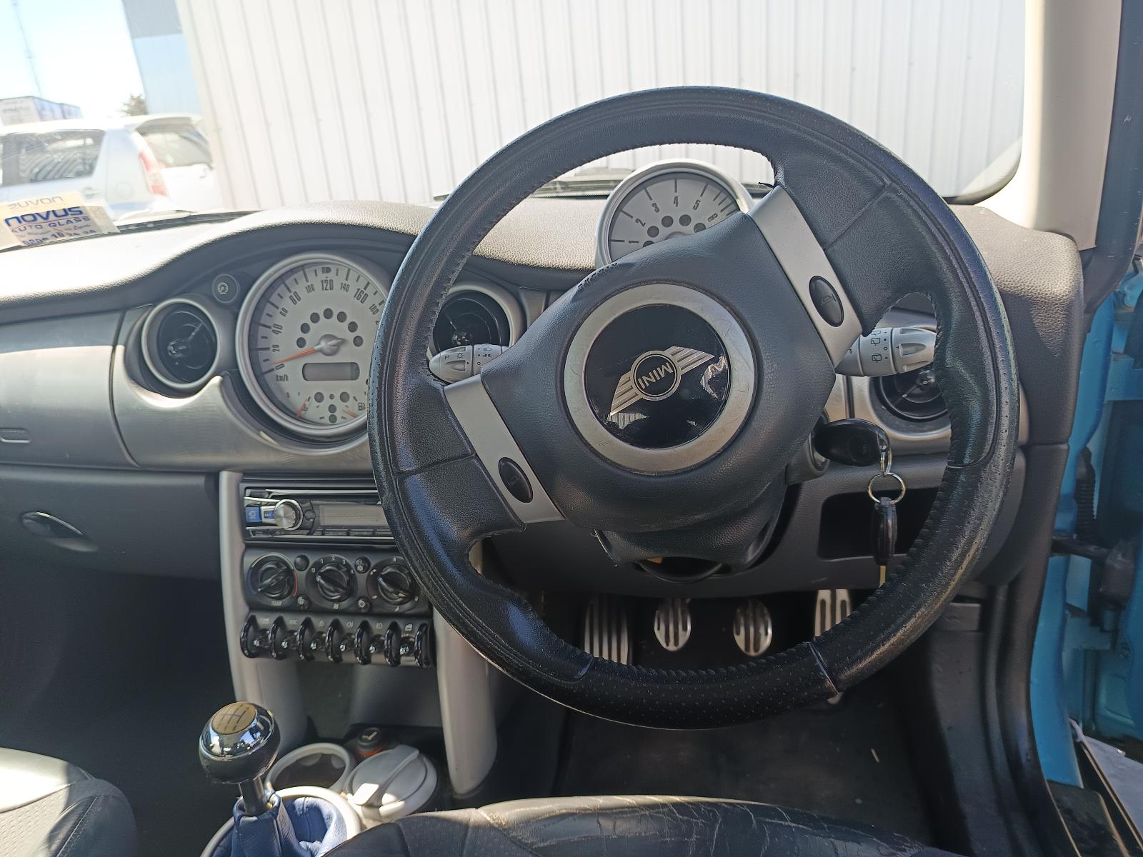 View MINI COOPER 2004 3 Door Hatchback Breaking