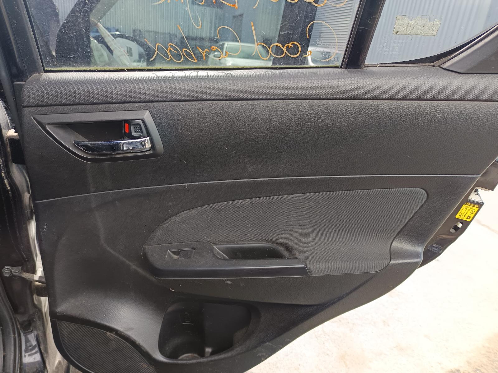 View SUZUKI SWIFT 2012   Breaking