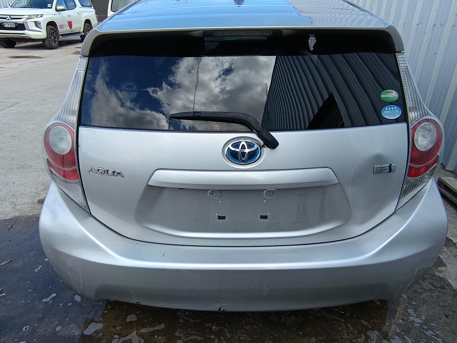 View TOYOTA PRIUS 2015   Breaking