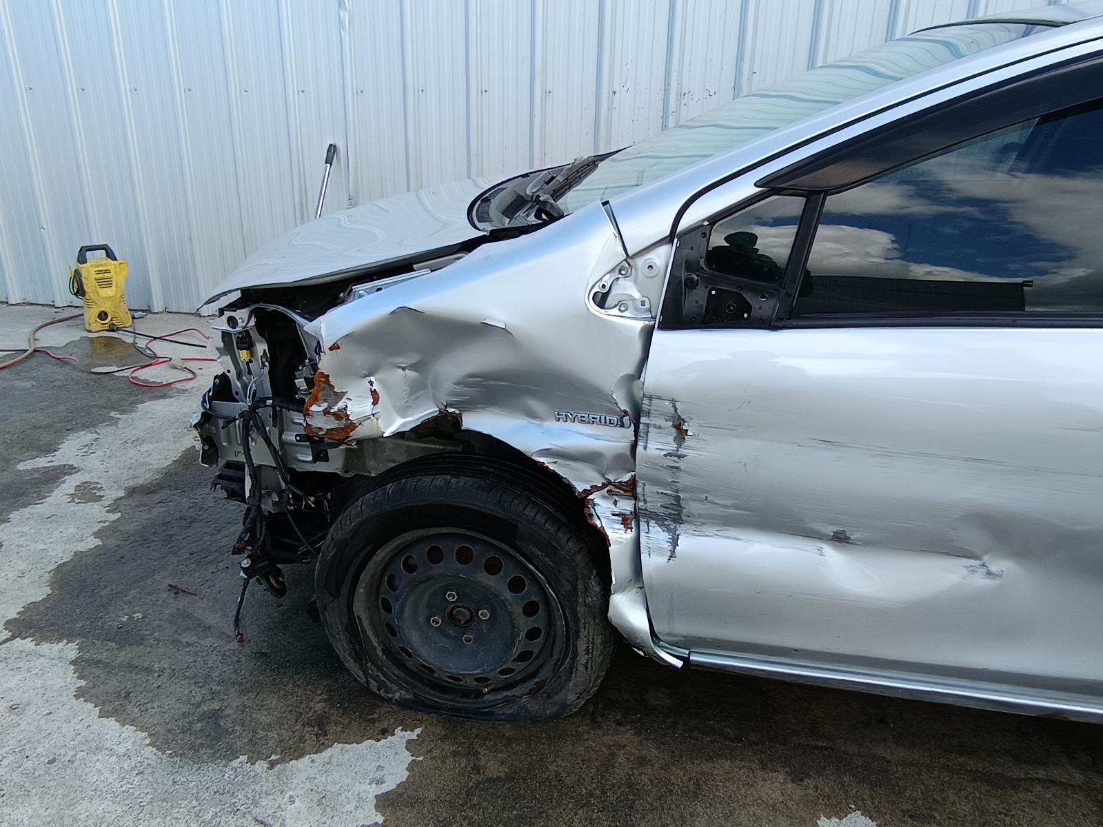 View TOYOTA PRIUS 2015   Breaking