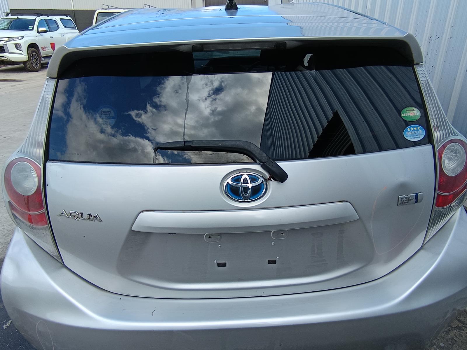 View TOYOTA PRIUS 2015   Breaking
