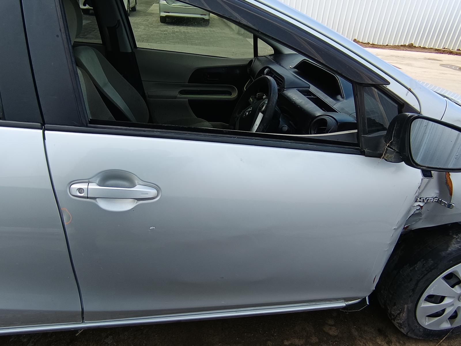 View TOYOTA PRIUS 2015   Breaking