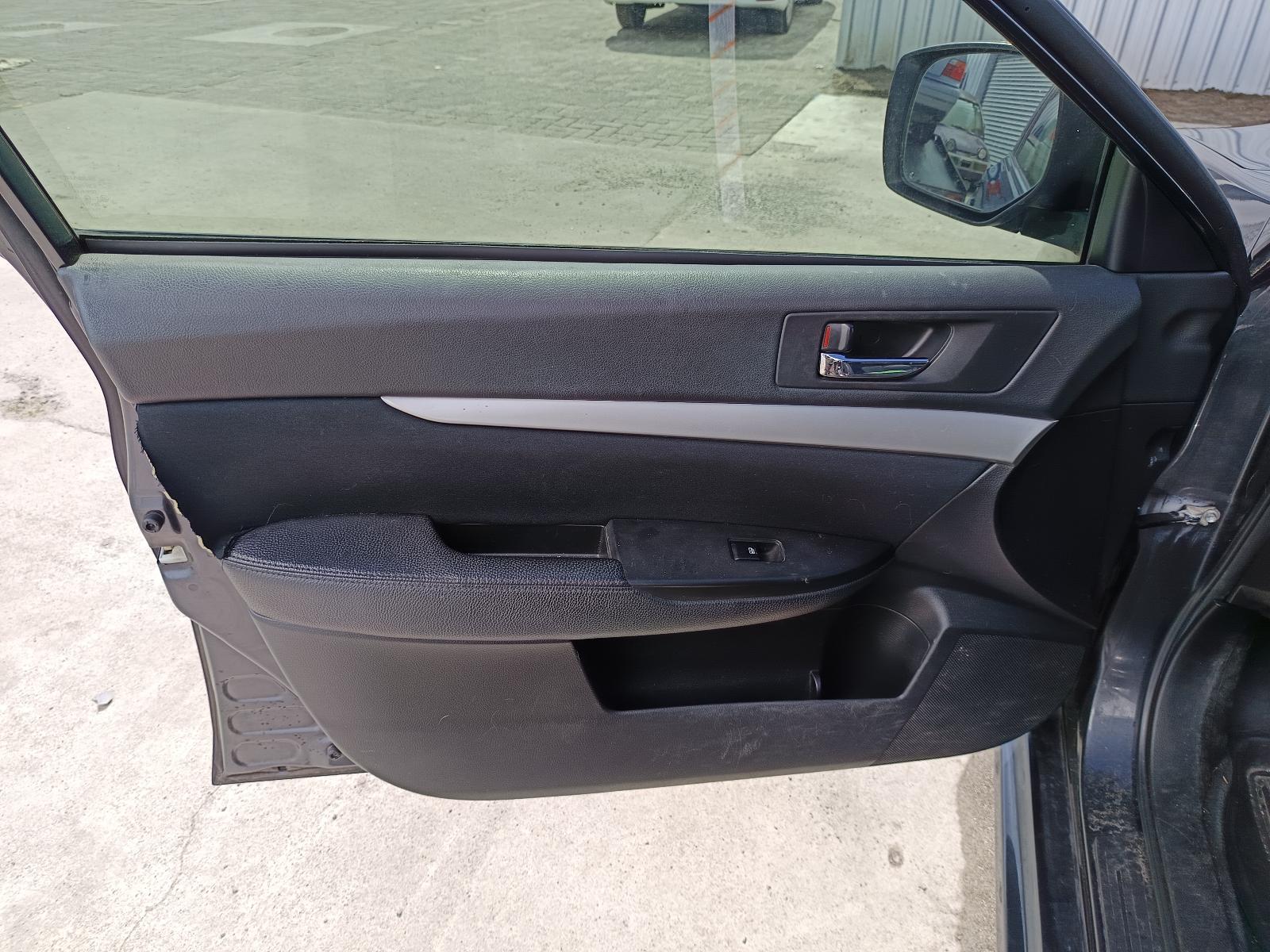 View SUBARU LIBERTY 2014   Breaking