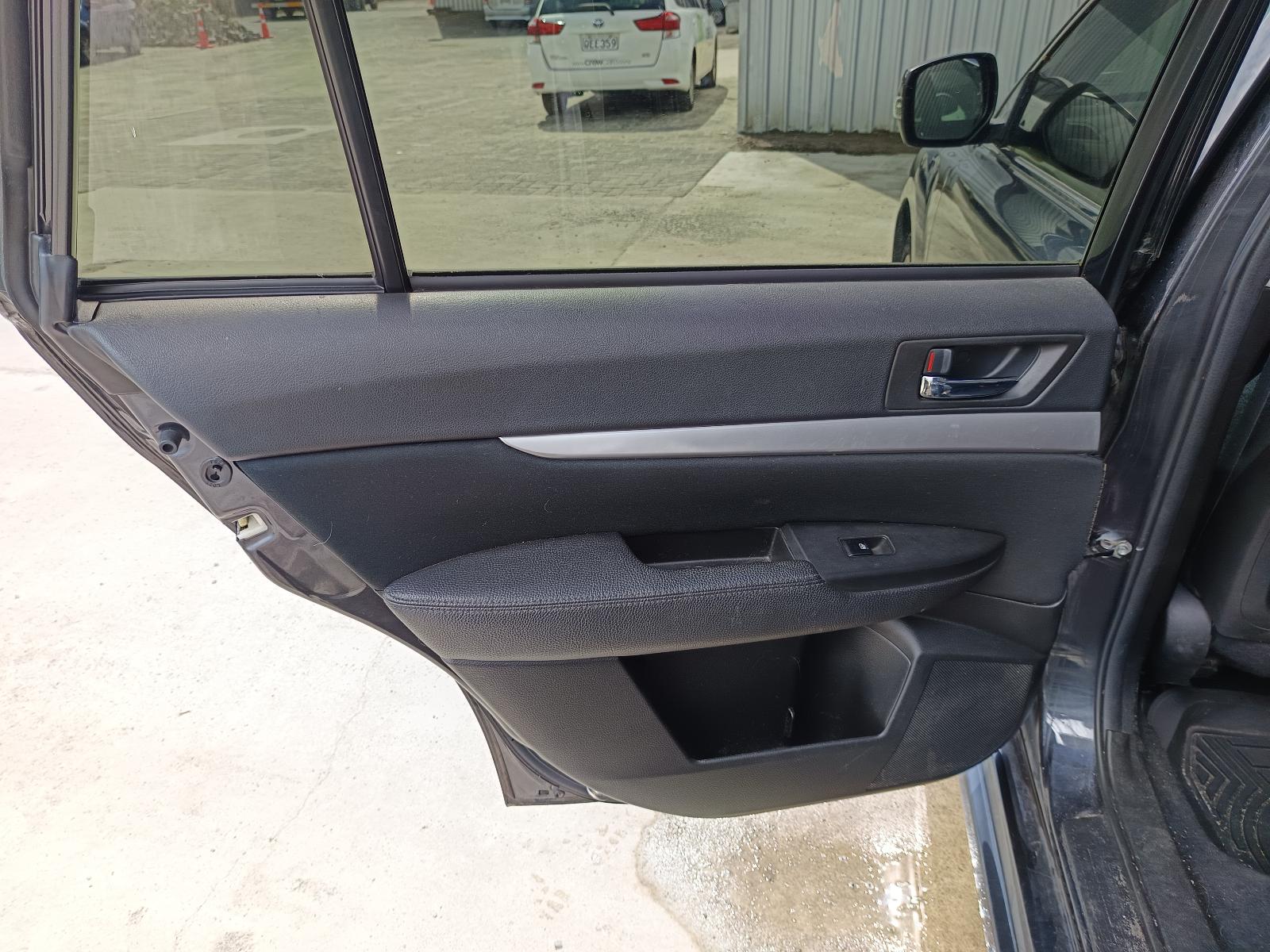 View SUBARU LIBERTY 2014   Breaking