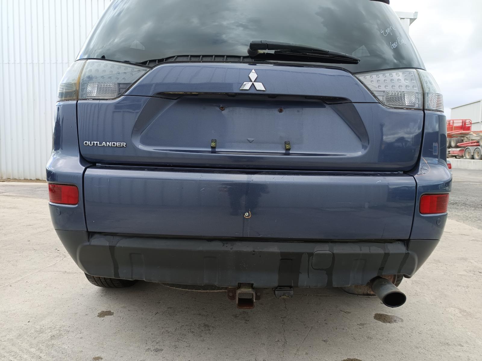 View MITSUBISHI OUTLANDER 2006   Breaking