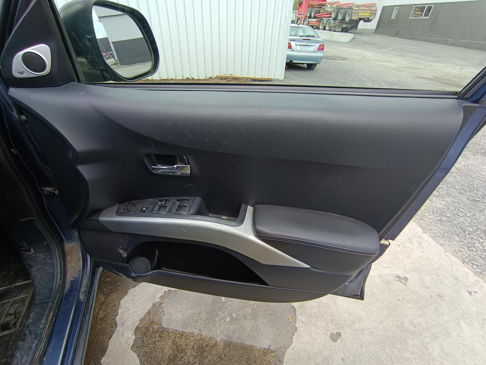 View MITSUBISHI OUTLANDER 2006   Breaking