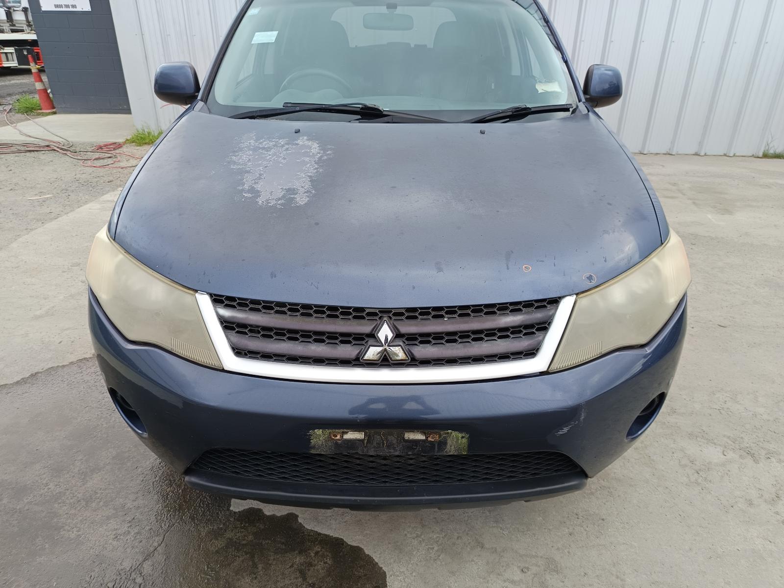 View MITSUBISHI OUTLANDER 2006   Breaking