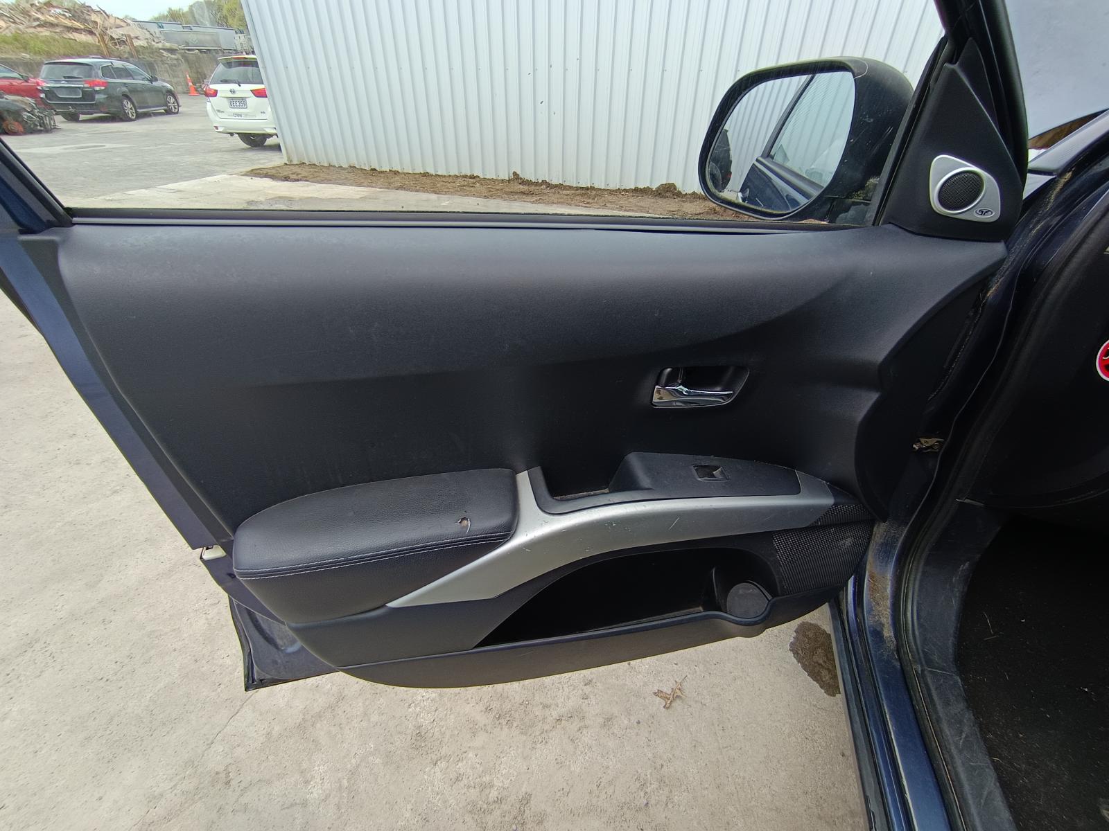 View MITSUBISHI OUTLANDER 2006   Breaking