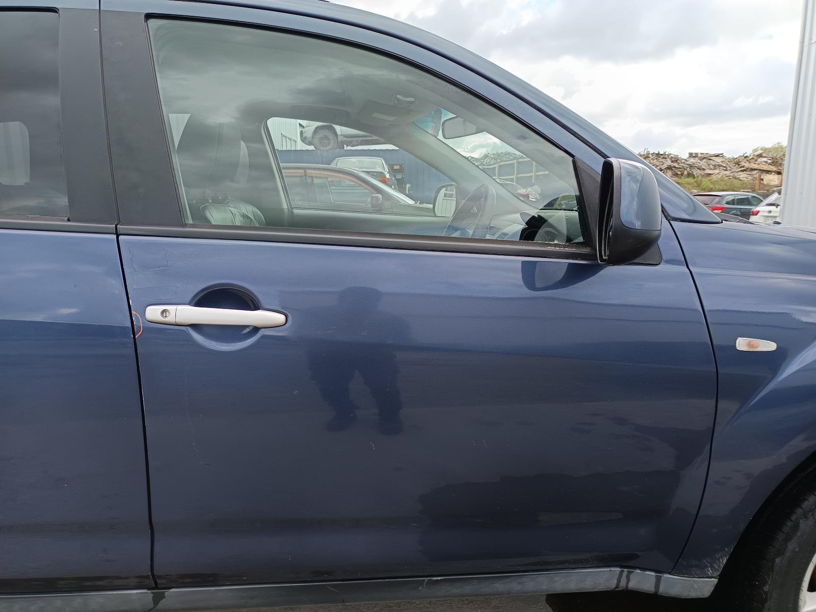 View MITSUBISHI OUTLANDER 2006   Breaking