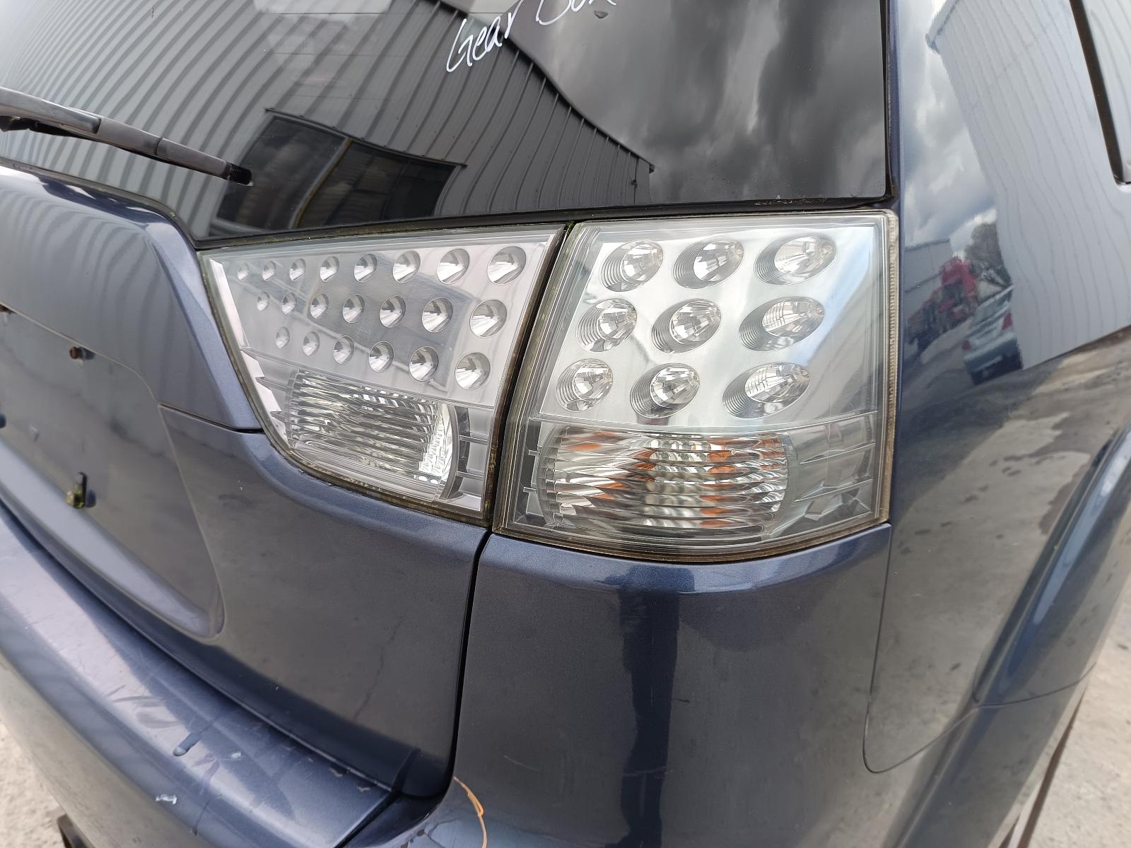 View MITSUBISHI OUTLANDER 2006   Breaking