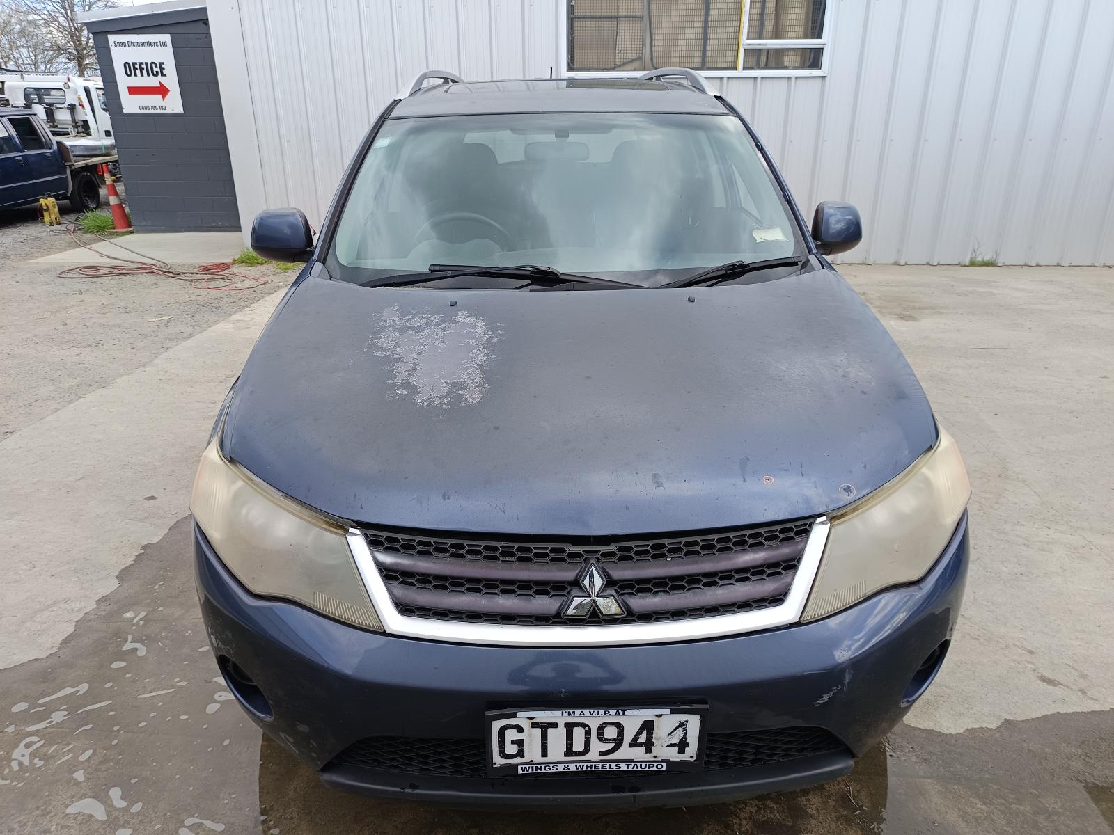 View MITSUBISHI OUTLANDER 2006   Breaking