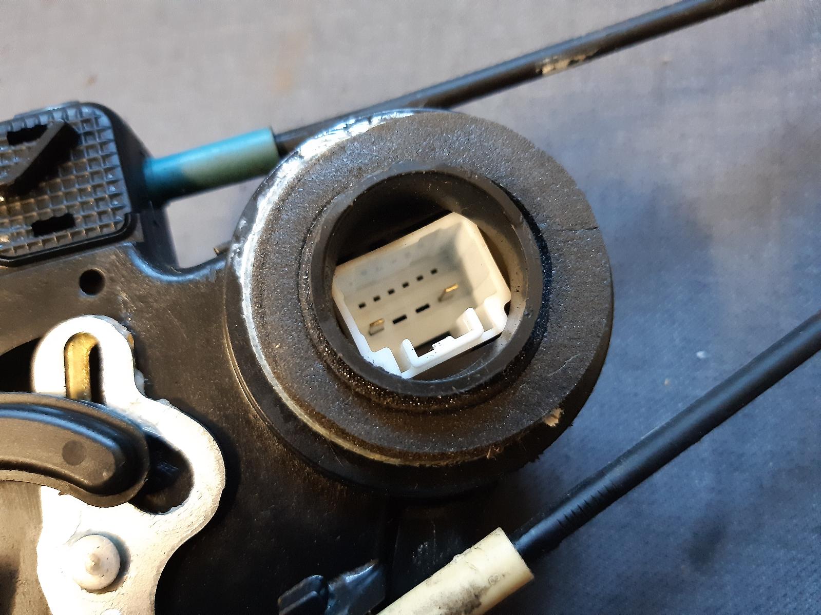 2004 TOYOTA IST (NZ ONLY) Door/Boot/Gate Lock Contact us for Photo