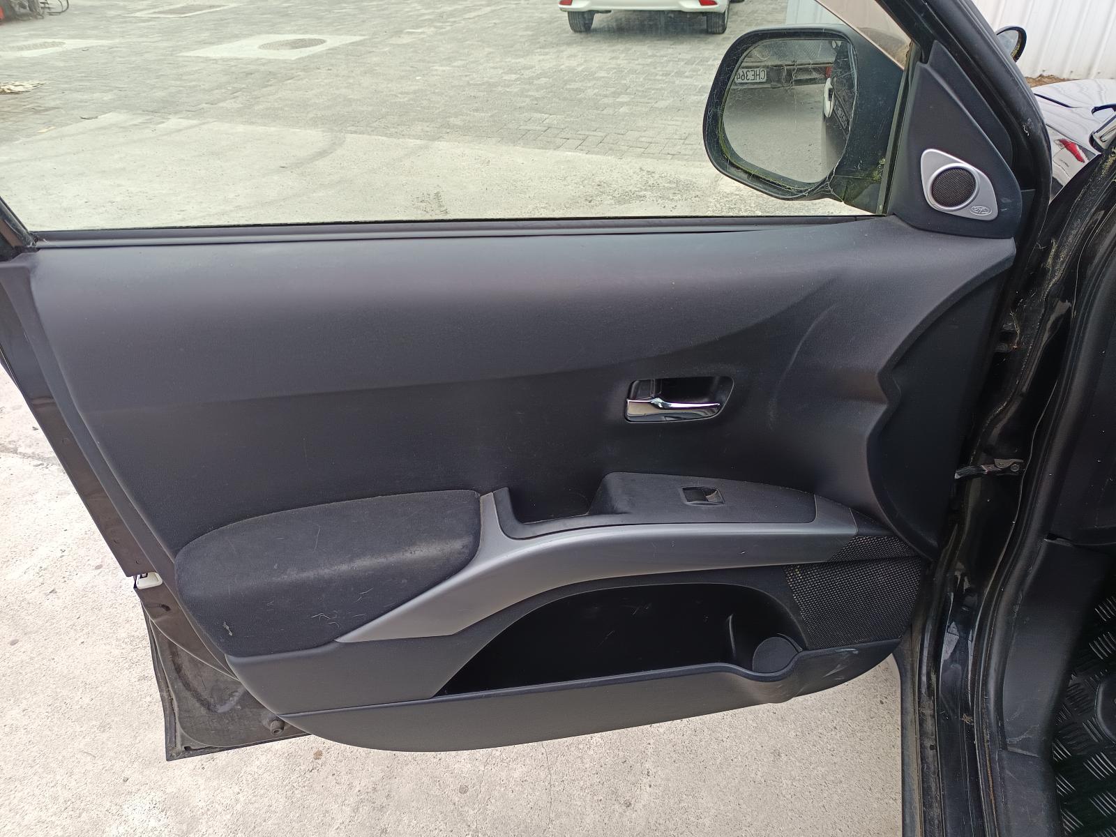 View MITSUBISHI OUTLANDER 2006   Breaking