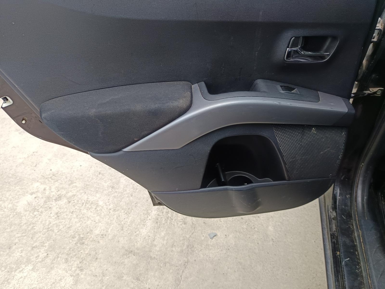 View MITSUBISHI OUTLANDER 2006   Breaking