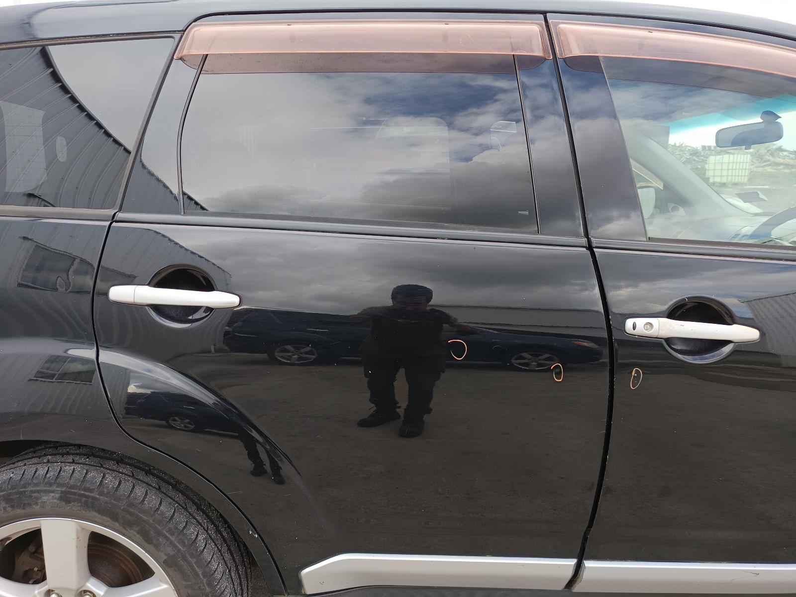 View MITSUBISHI OUTLANDER 2006   Breaking