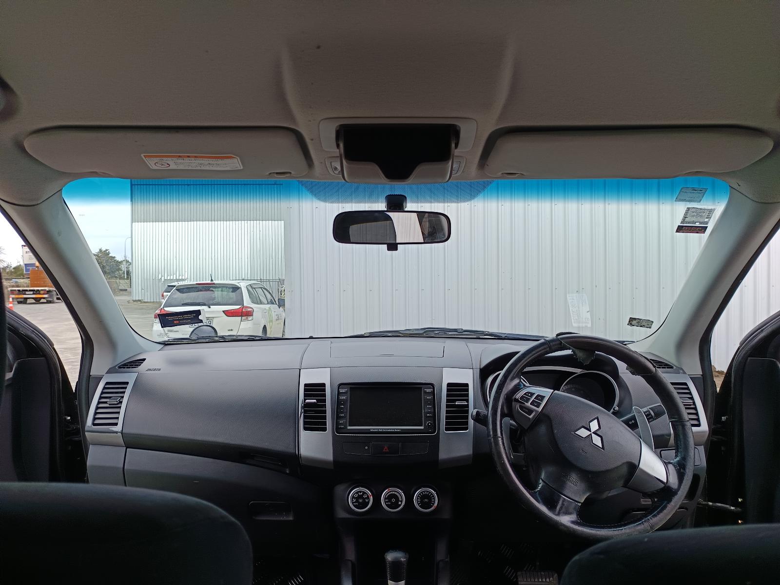 View MITSUBISHI OUTLANDER 2006   Breaking