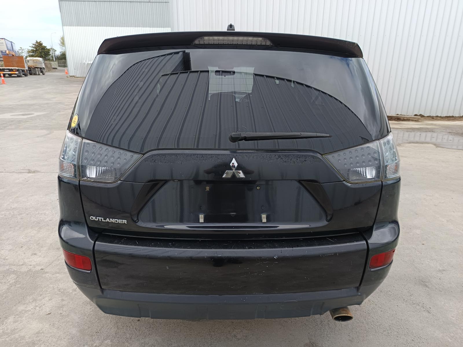 View MITSUBISHI OUTLANDER 2006   Breaking