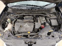 View MITSUBISHI OUTLANDER 2006   Breaking