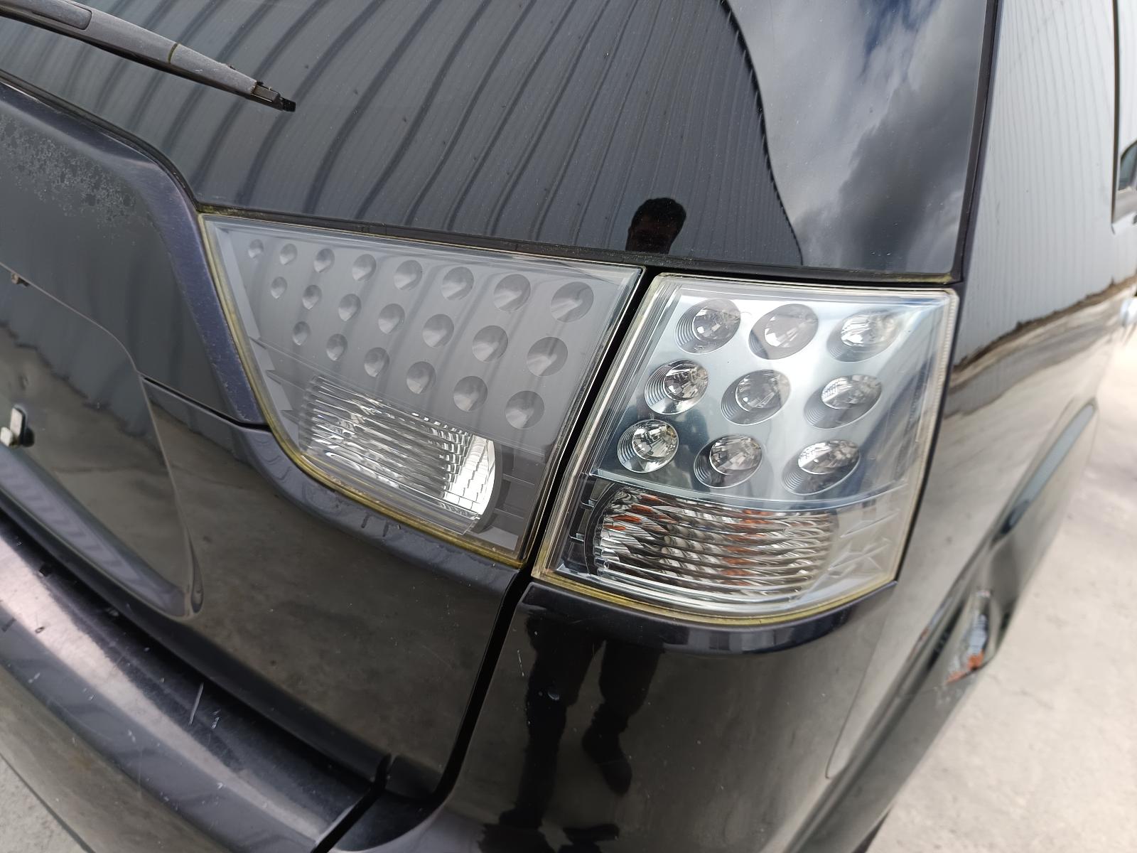 View MITSUBISHI OUTLANDER 2006   Breaking